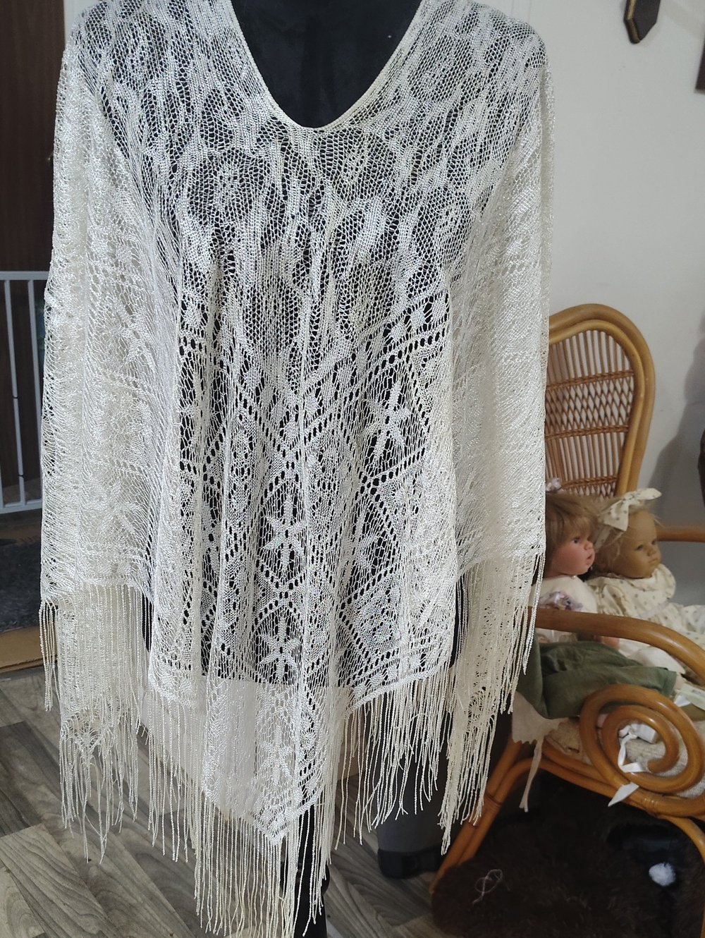 New !! White Cardi Shawl Sll/Poucho